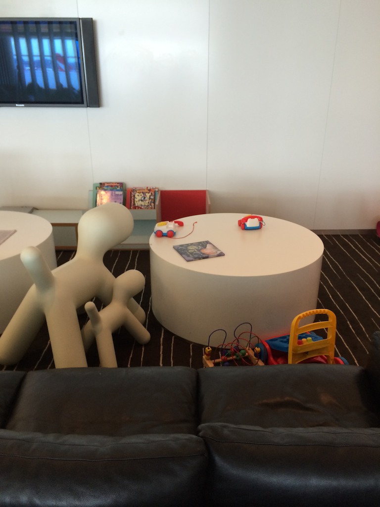 2-Qantas-Lounge-kids-area.jpg