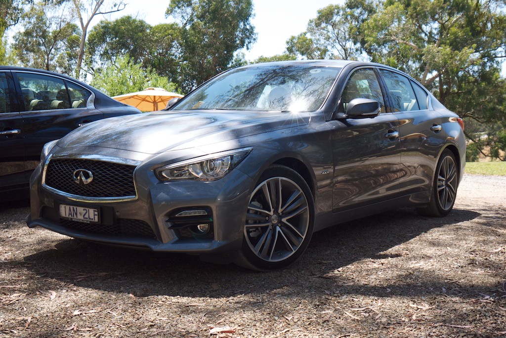Qantas Domestic Business Class review & a drive in the Infiniti Q50 - Sydney to Melbourne return | Point Hacks