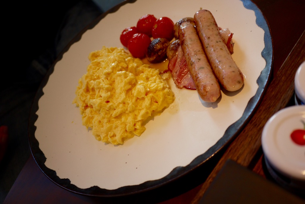 Room service breakfast - Andaz Tokyo Toranomon Hills | Point Hacks