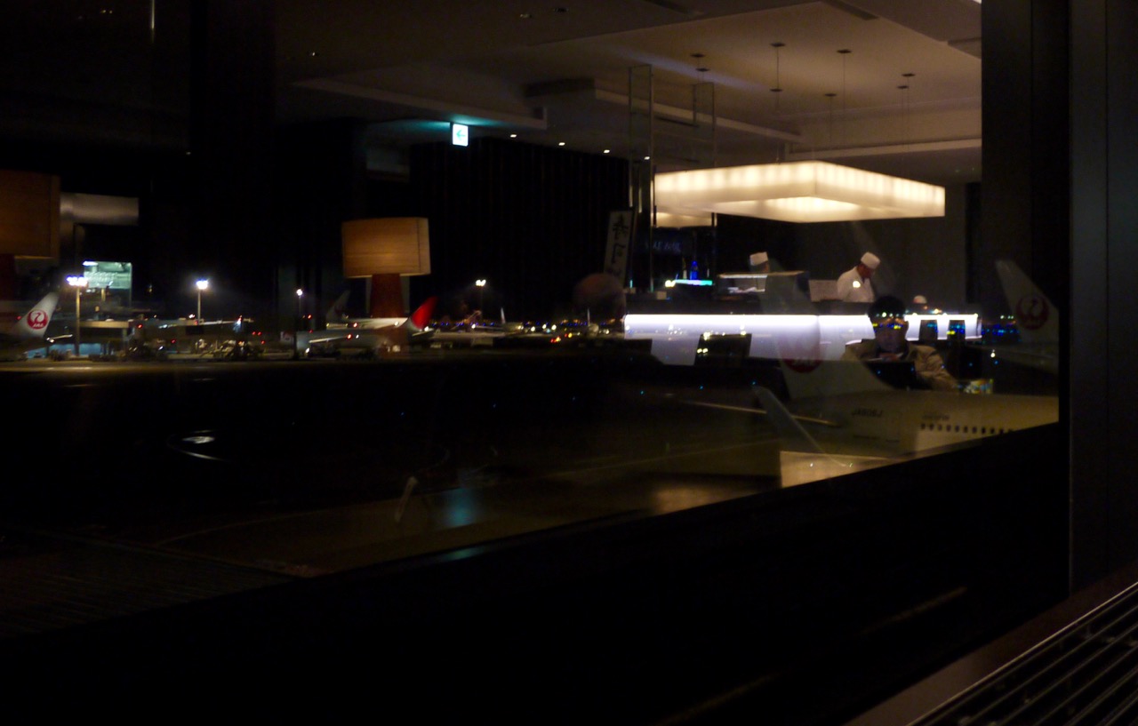 JAL Sakura First Lounge Narita - Tarmac Views | Point Hacks