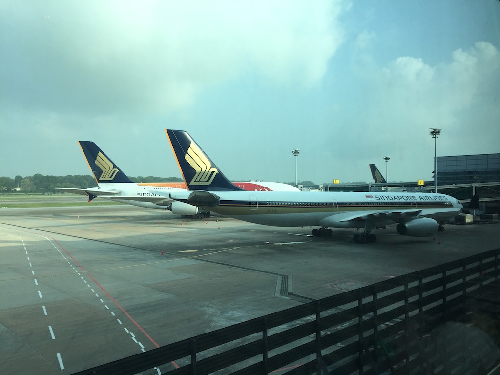 Singapore Airlines 777 and A380 at Changi | Point Hacks