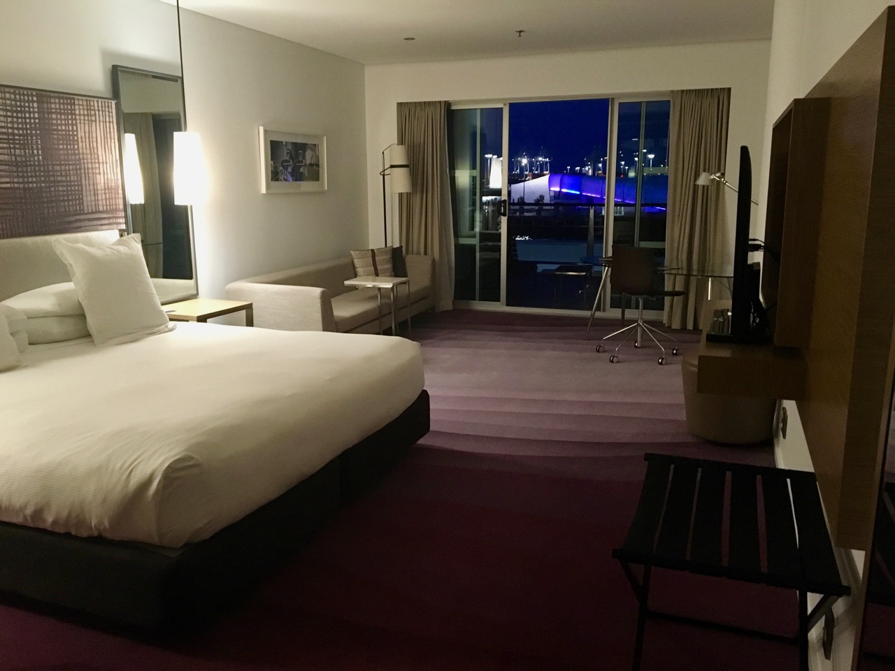 Hilton Auckland King Deluxe Harbour View room