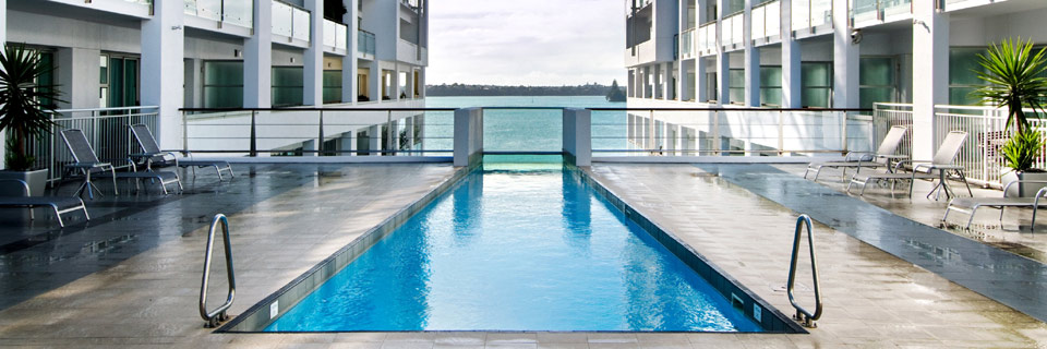 Hilton Auckland pool