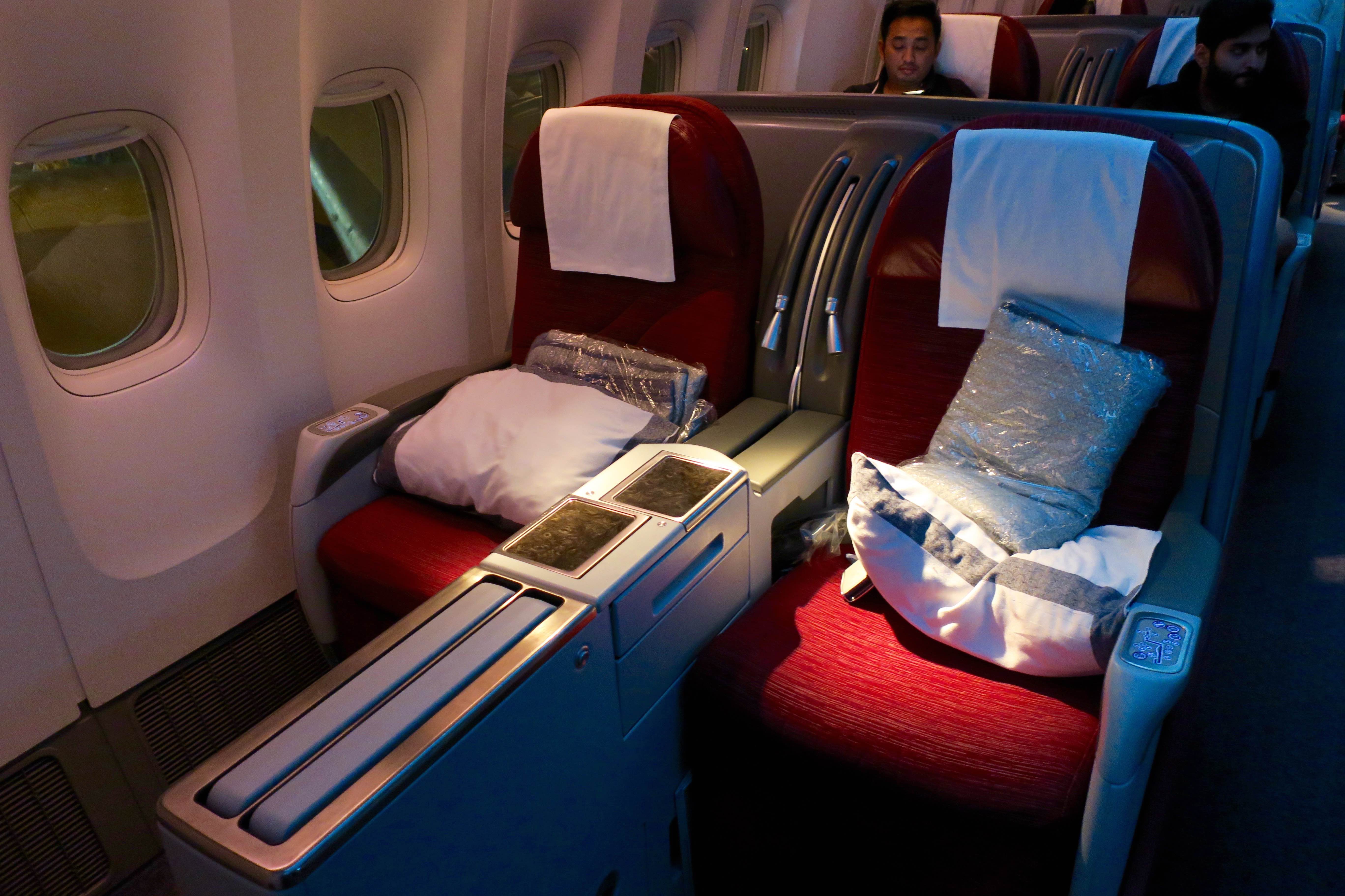 Qatar 777-200 Business Class review | Point Hacks