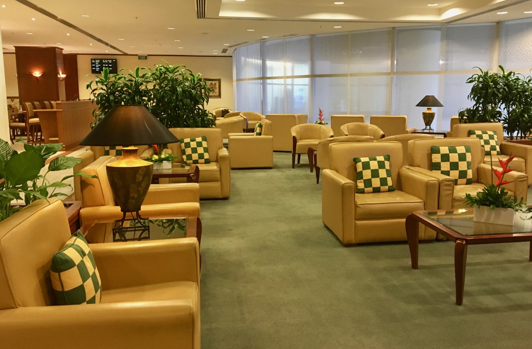 Emirates lounge Auckland overview | Point Hacks