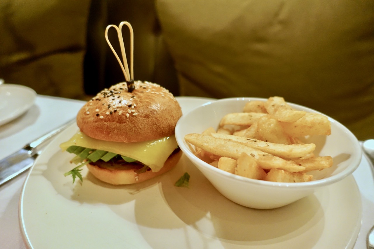 Emirates Wolgan Valley burger and fries