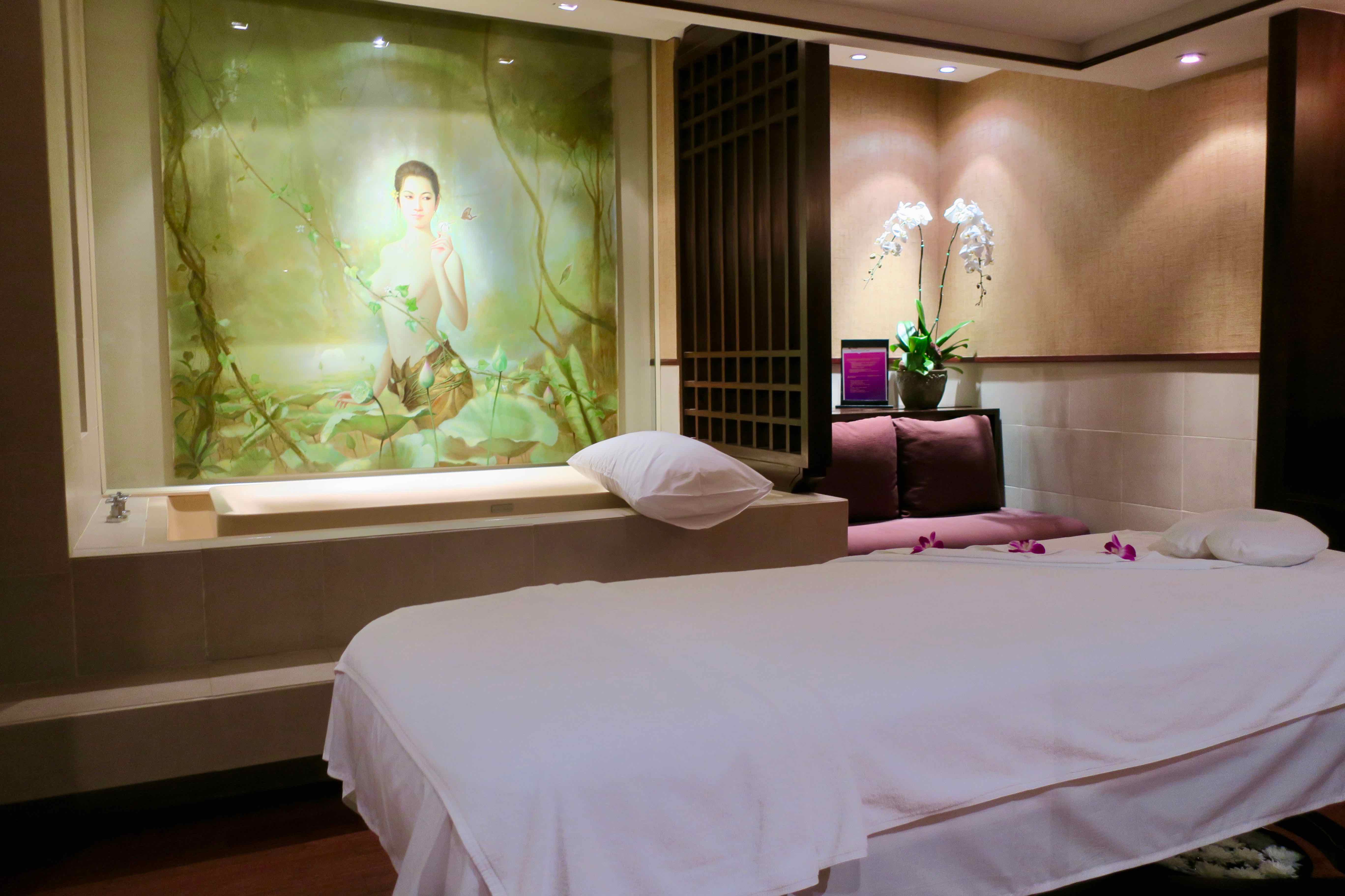 Singapore Airlines SilverKris First Class Lounge - THAI Royal Orchard Spa