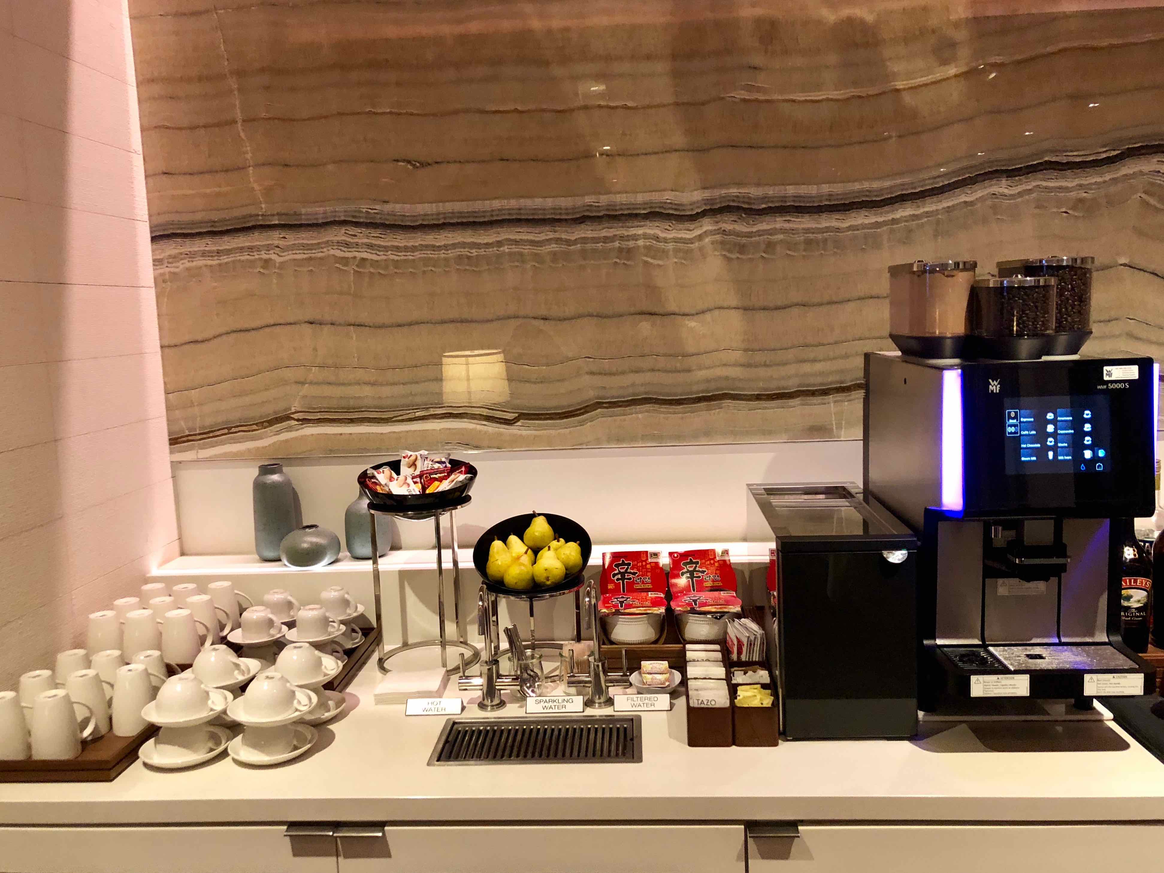 Star Alliance First Class LAX Lounge coffee station