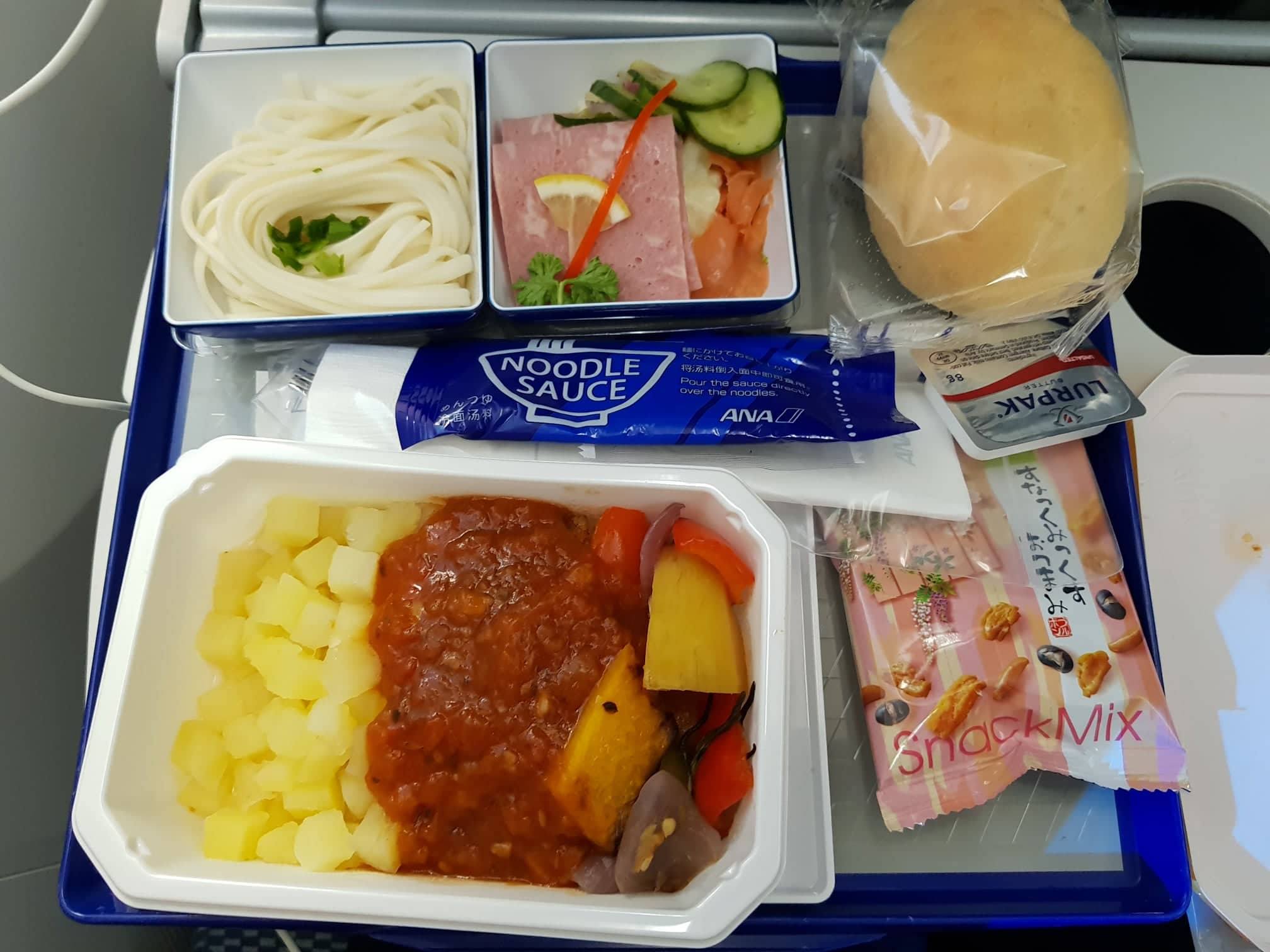ANA 787 Economy Class food