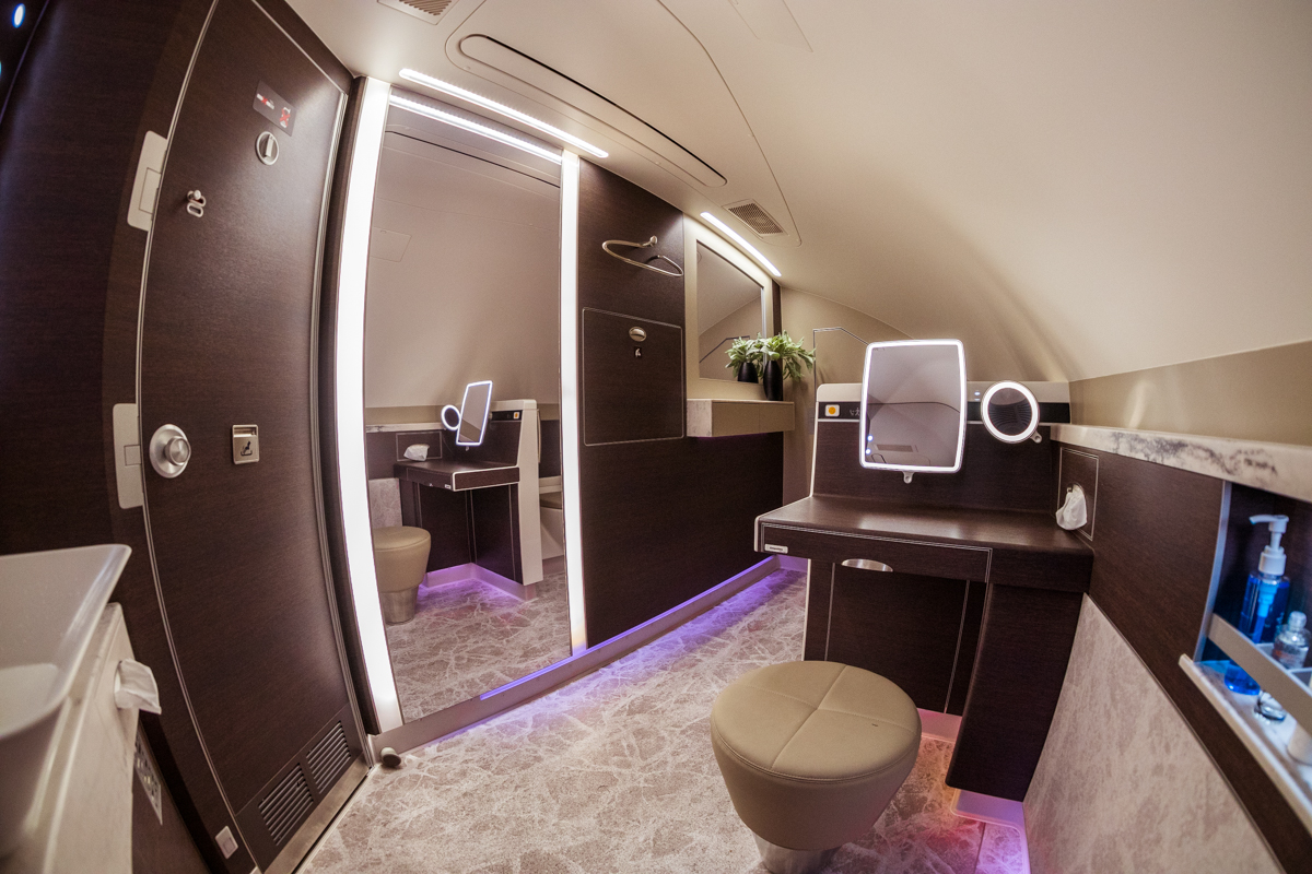 Singapore Airlines A380 (new) First Class Suites lavatory