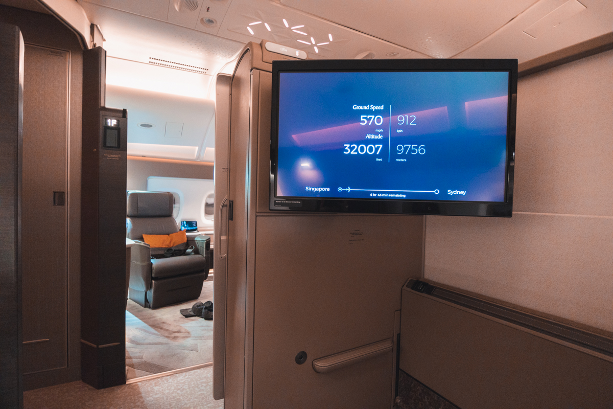Singapore Airlines A380 (new) First Class Suites TV