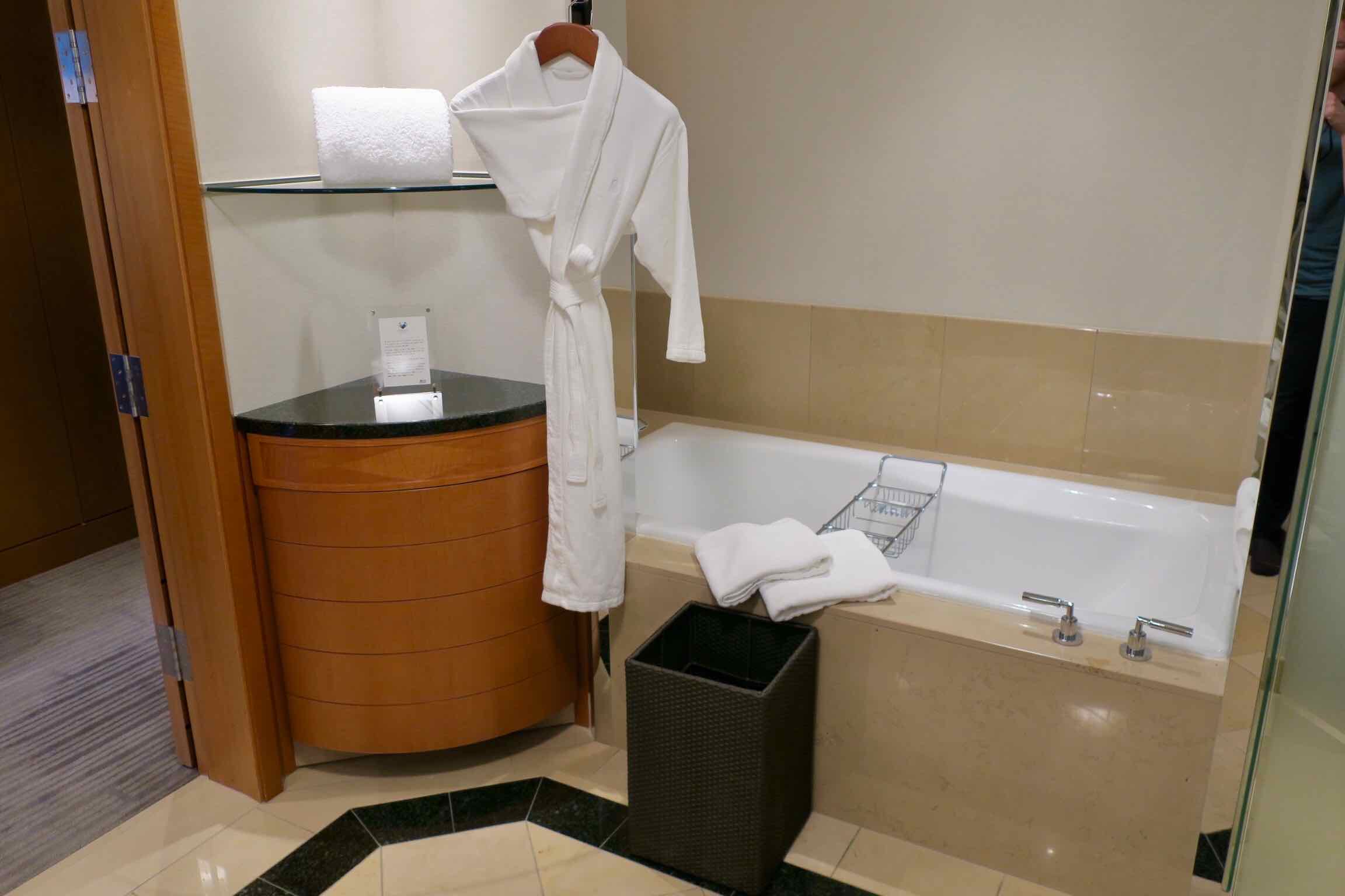 The Ritz-Carlton, Tokyo bathtub