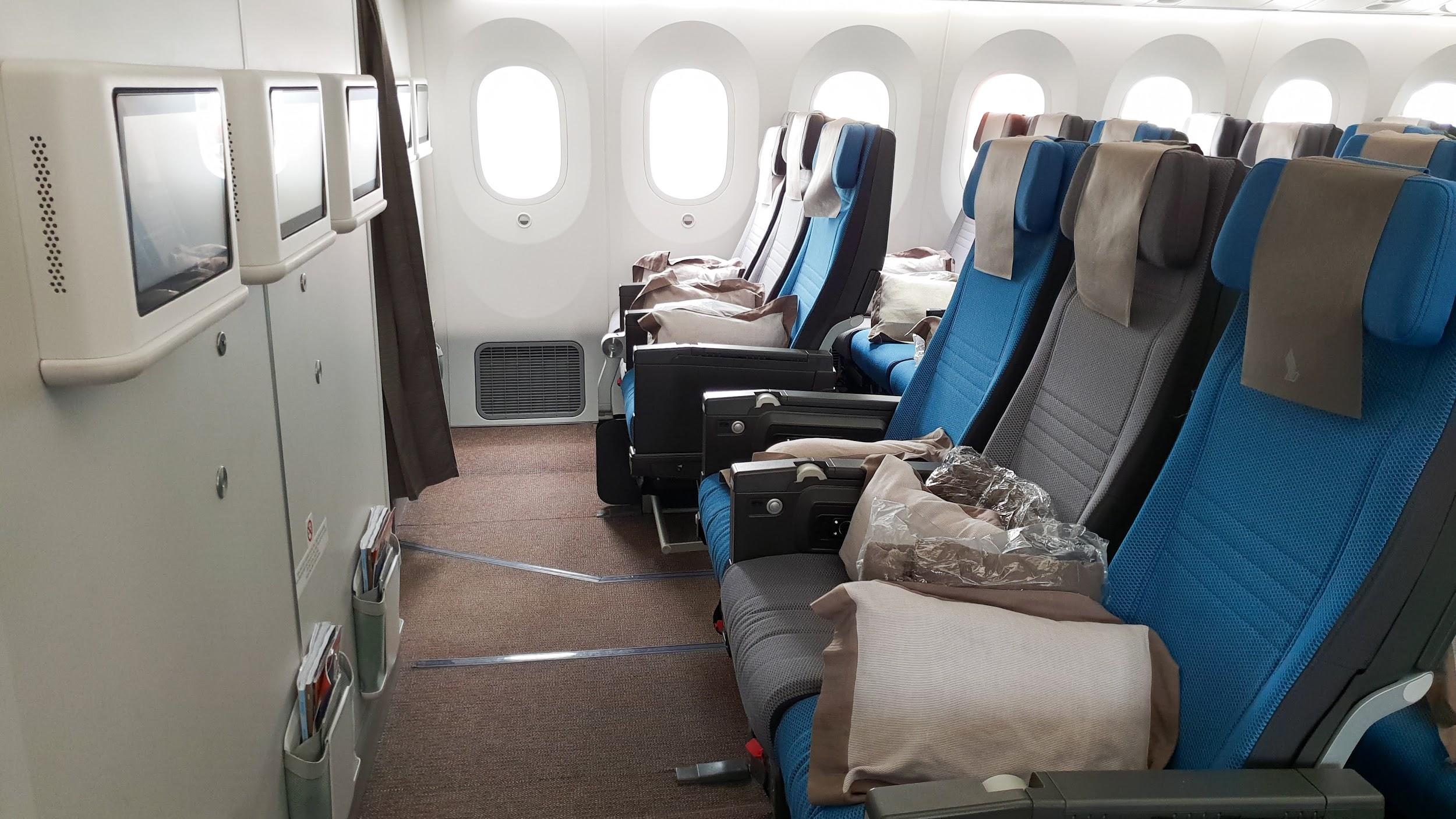 Singapore Airlines A350 and 787 Economy Class