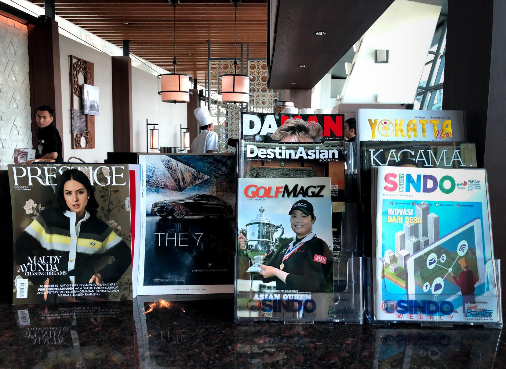 Plaza Premium Saphire Lounge Jakarta reading materials