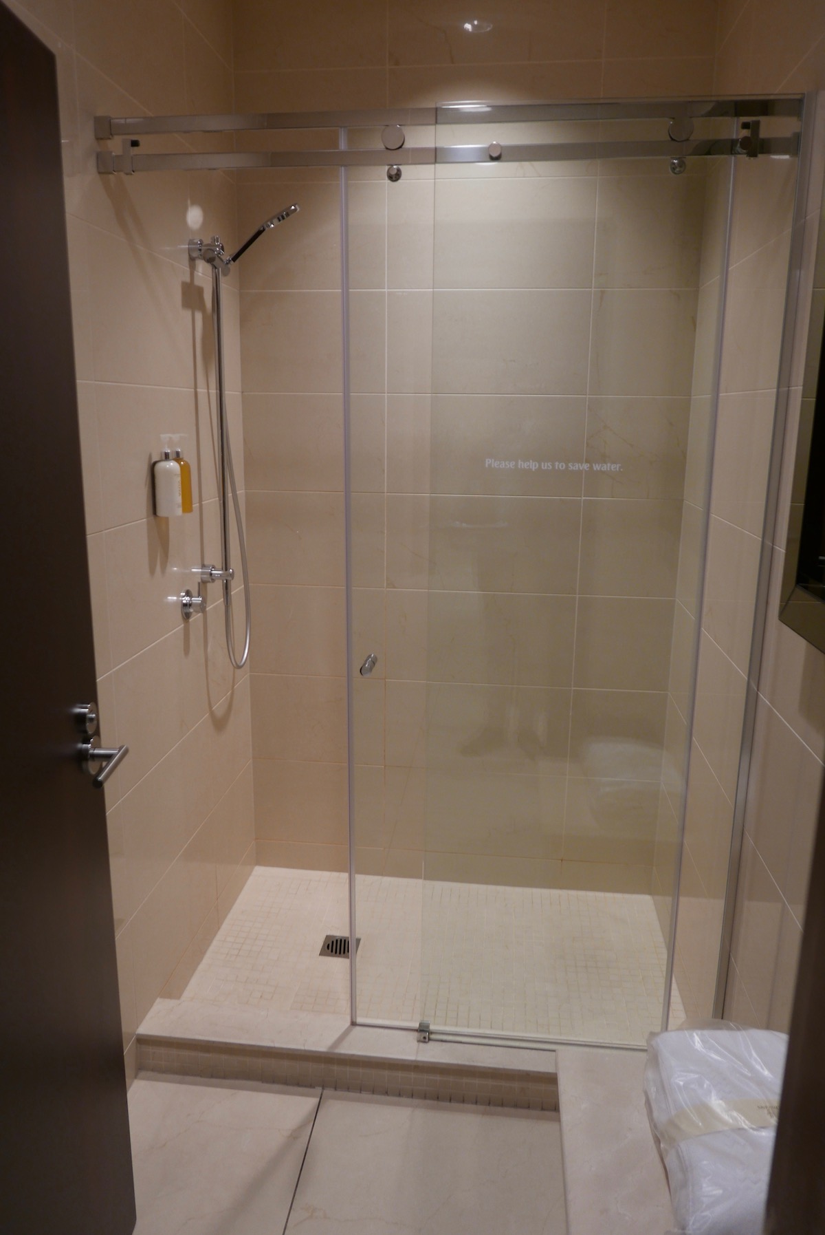 The Emirates Business & First Class Lounge Melbourne shower