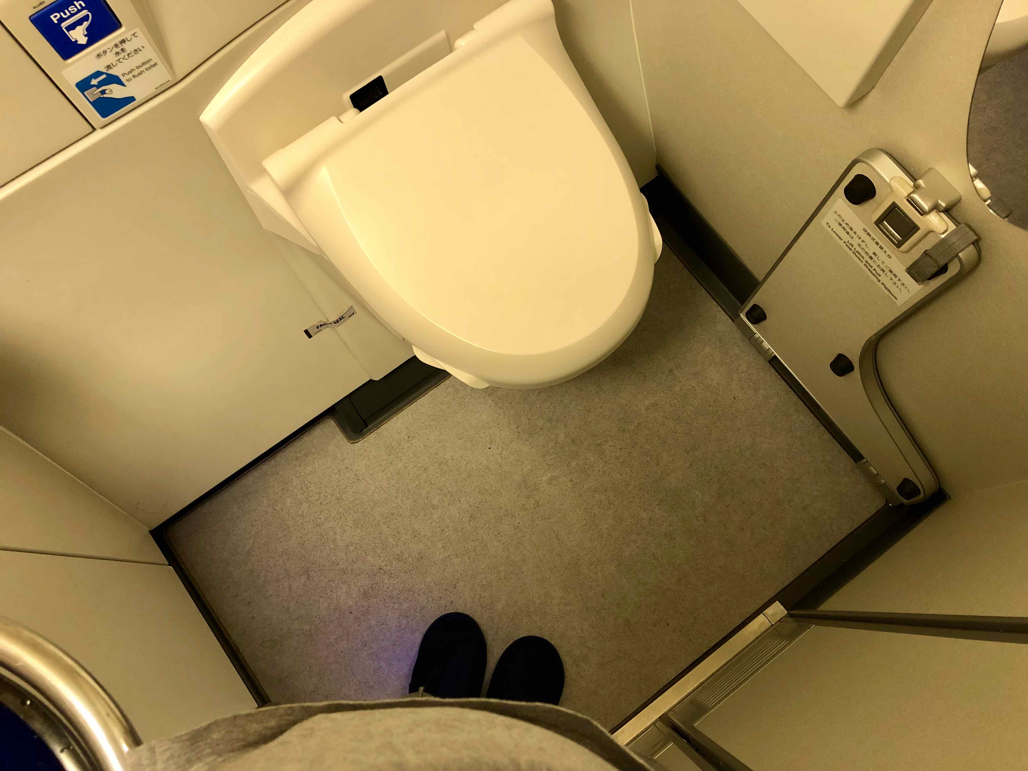 ANA 777 First Class lavatory
