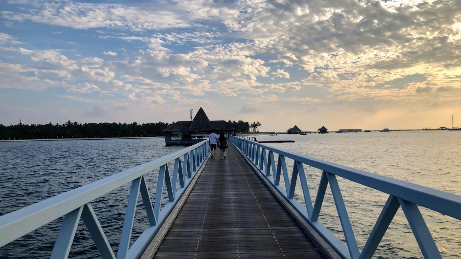 Boardwalk between the two islands in Conrad Maldives Rangali