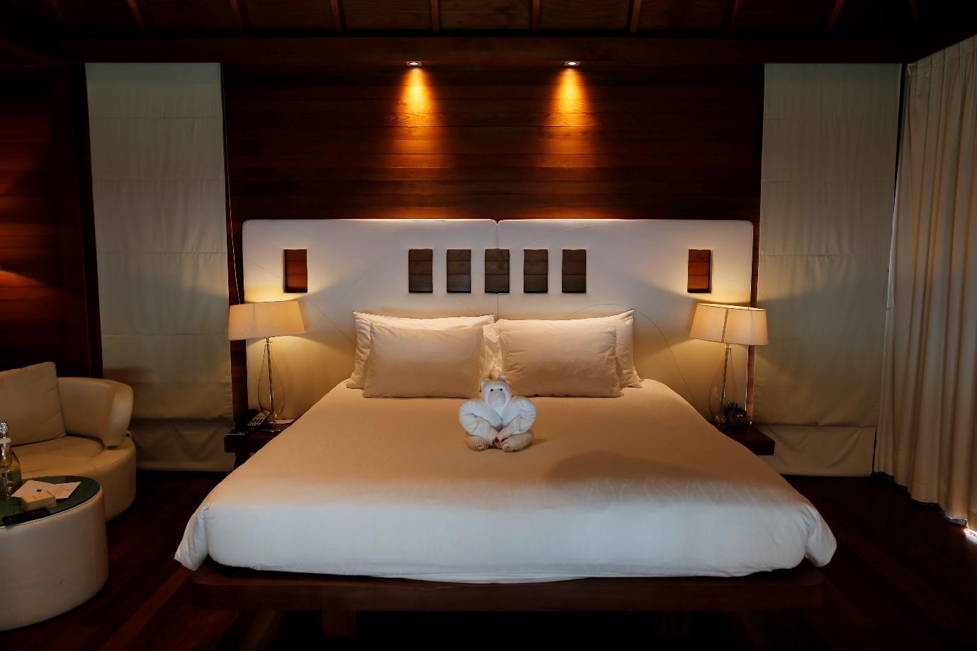 Conrad Rangali Maldives kind bed