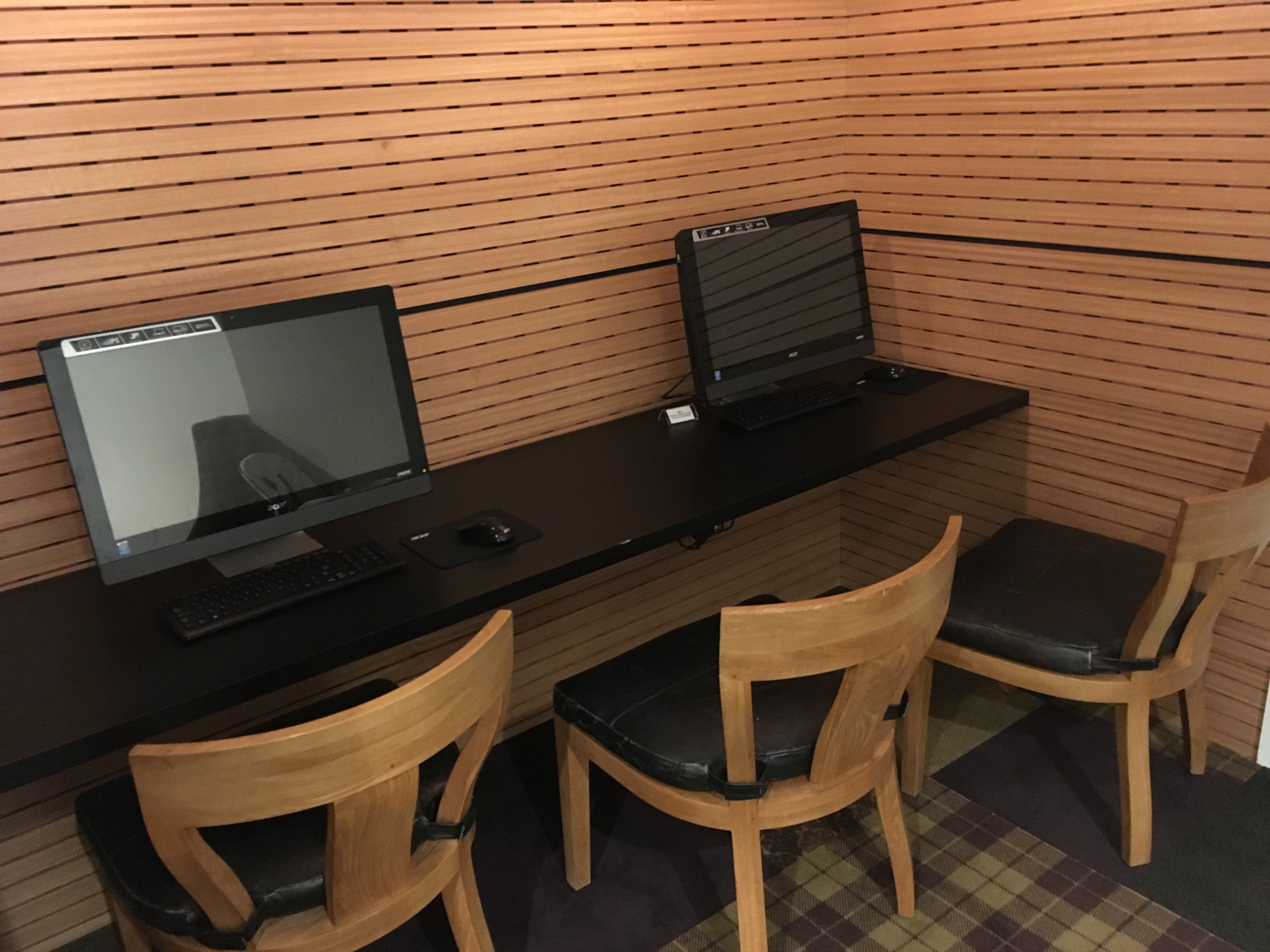 Manaia Lounge Queenstown desktop computers
