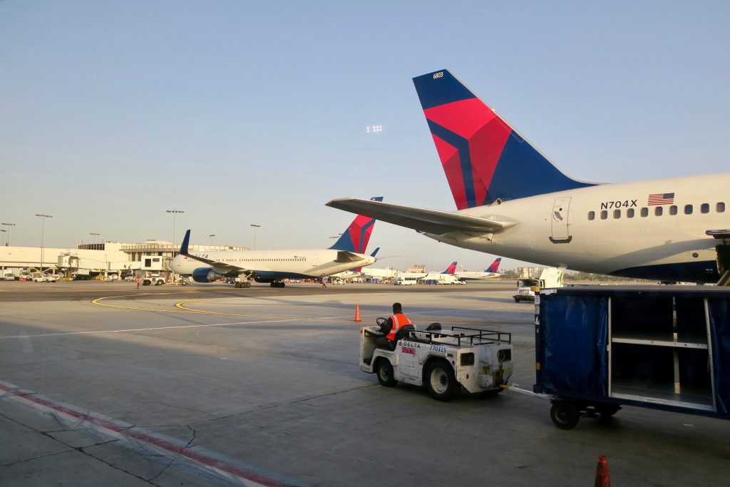 Delta-planes-on-LAX-tarmac