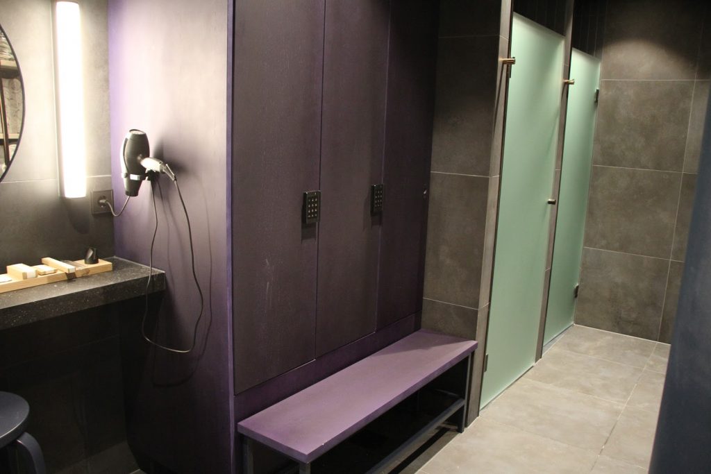 Finnair Platinum Wing Helsinki sauna dressing room locker