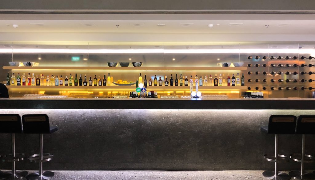 Qantas Singapore Lounge bar