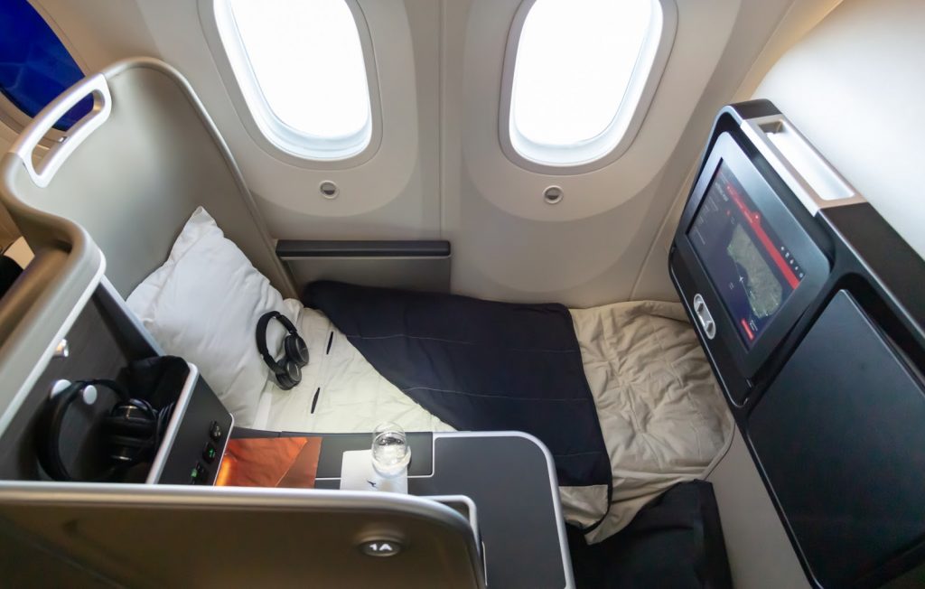 QF9 Qantas 787 Business Class lie flat