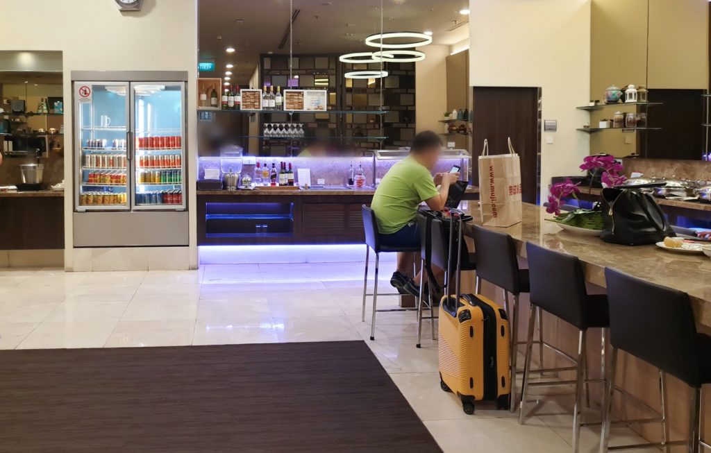 SATS Premier Lounge Changi T3 bar table