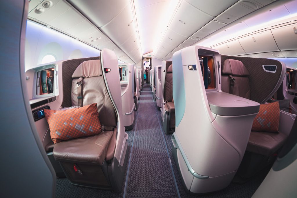 Singapore Airlines 787-10 Business Class isle