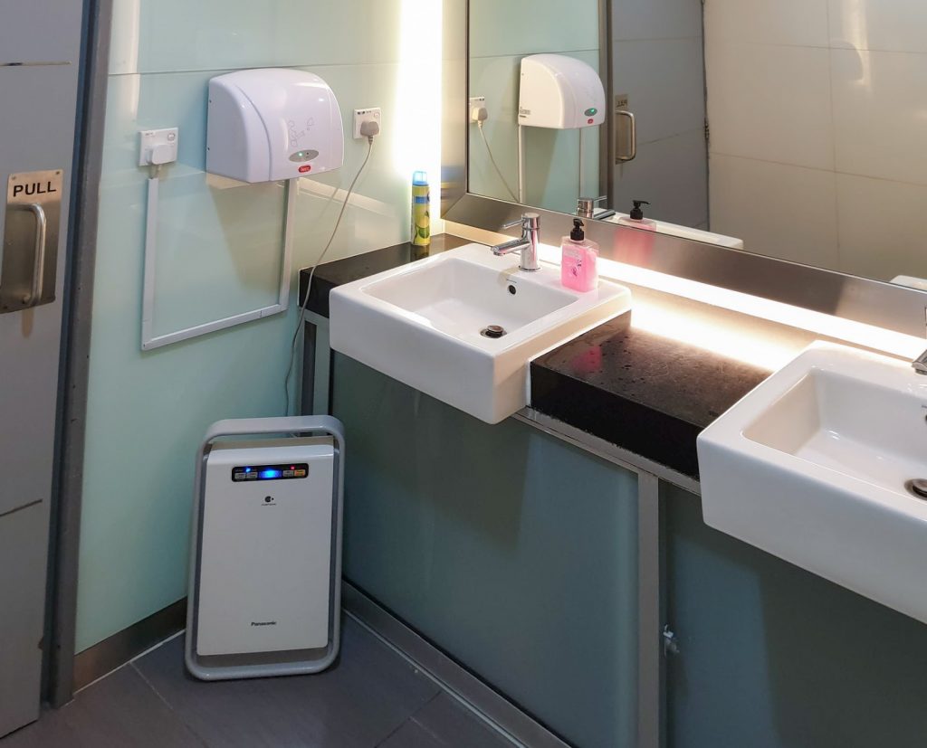 Singapore Airlines SilverKris Lounge Kuala Lumpur lavatory