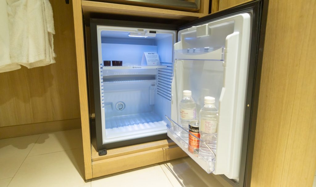 Crowne Plaza Changi Airport refrigerator