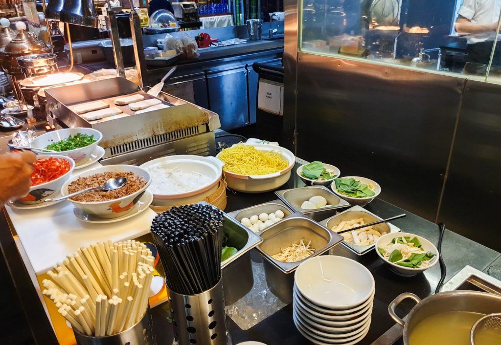 Crowne Plaza Changi Airport Azur breakfast noodles