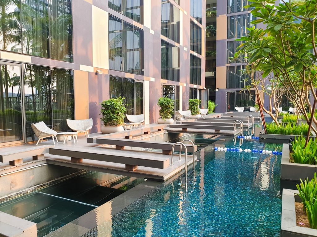 Crowne Plaza Changi Airport rooms with pool access