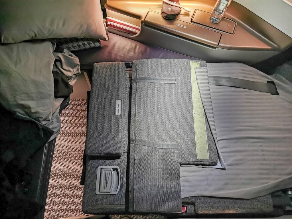 Singapore Airlines A350 Business Class - BNE-SIN bed