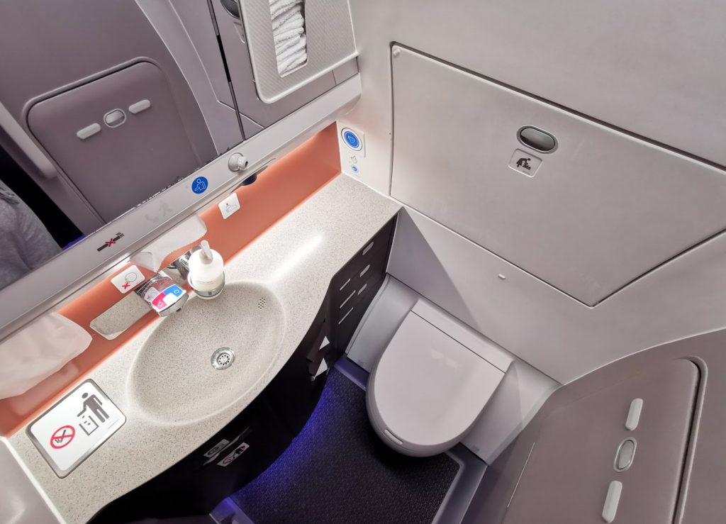 Singapore Airlines A350 Business Class - BNE-SIN toilet