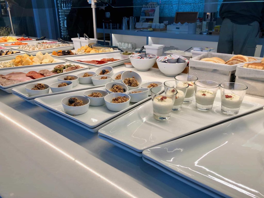 American Airlines Flagship Lounge Los Angeles food
