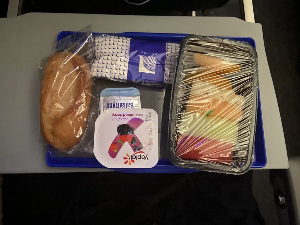 United Airlines 787 Economy - breakfast